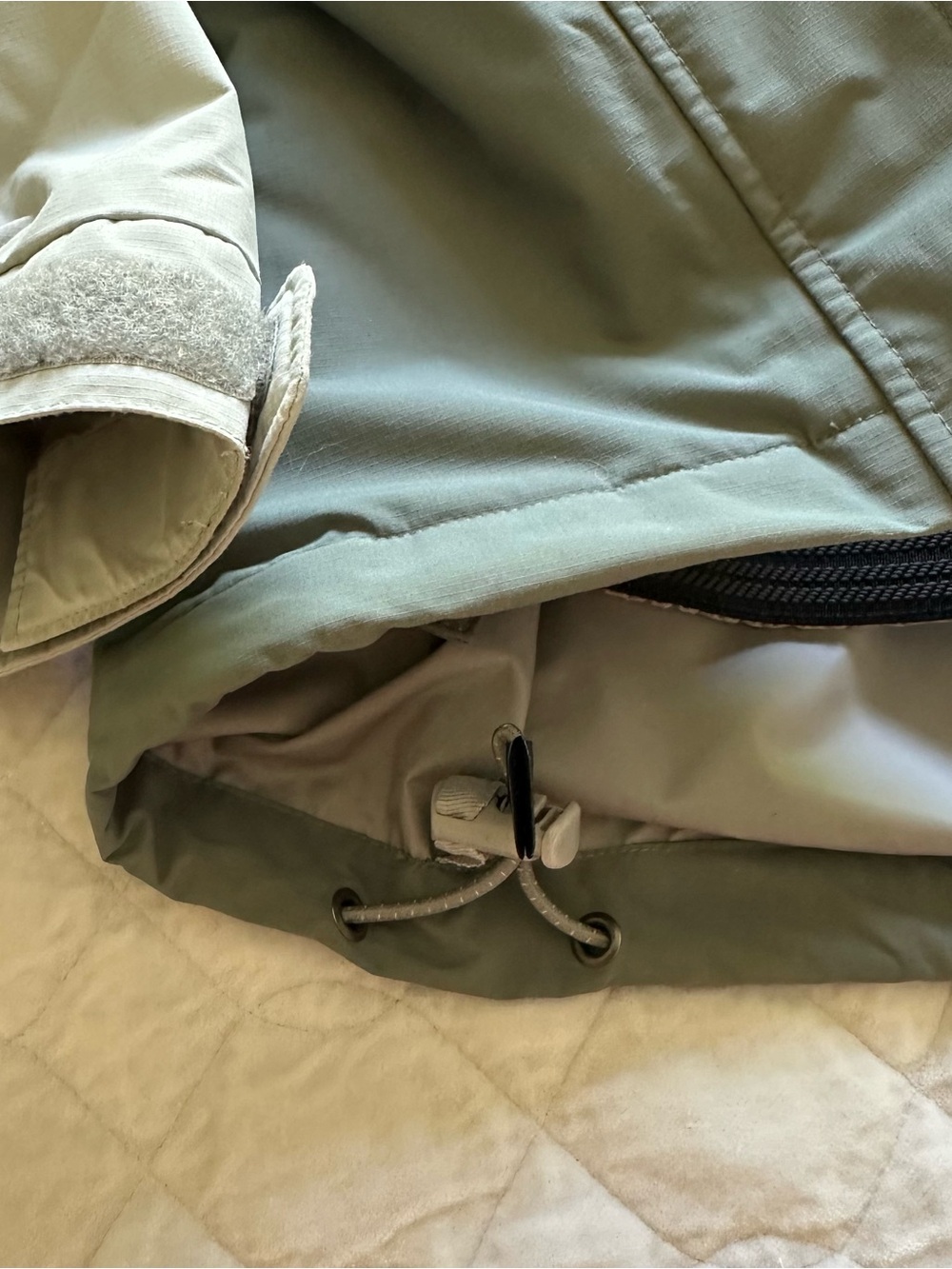 Hooded shell/rain jacket - Picture 9 of 16